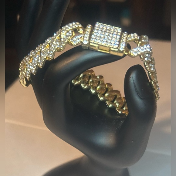 Dazzling Gold Women's Bracelet With Clear Crystal Accents - Picture 3 of 11
